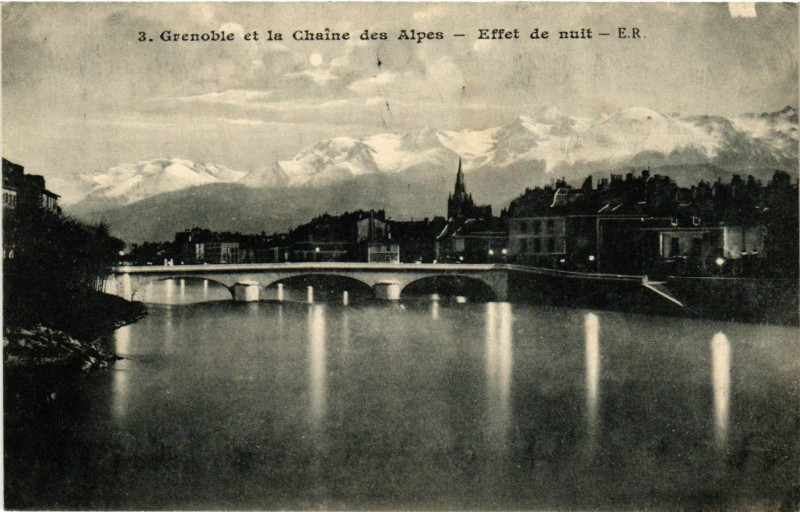 Carte postale ancienne Grenoble et la Chaine des Alpes à Grenoble