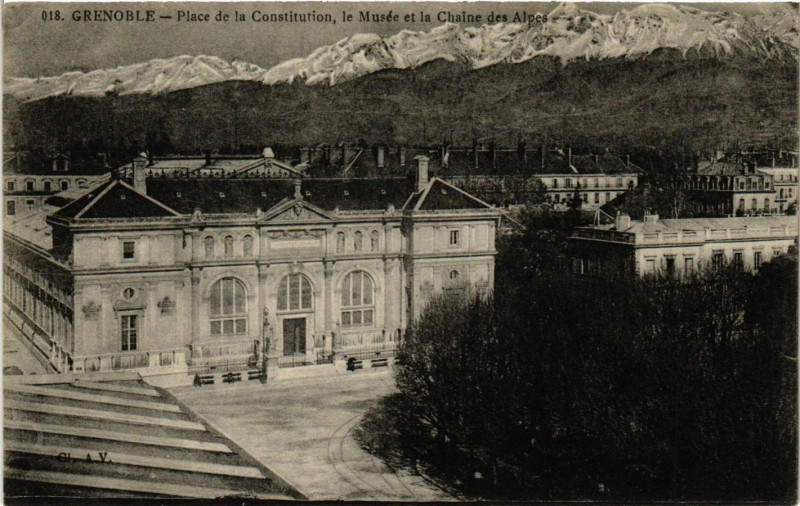 Carte postale ancienne Grenoble - Place de la Constitution à Grenoble