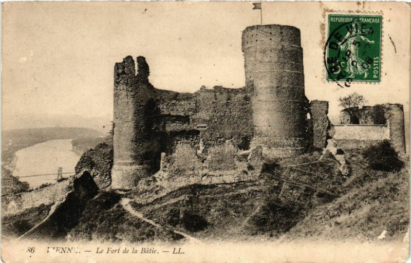 Carte postale ancienne Vienne - Le Fort de la Batie à Vienne