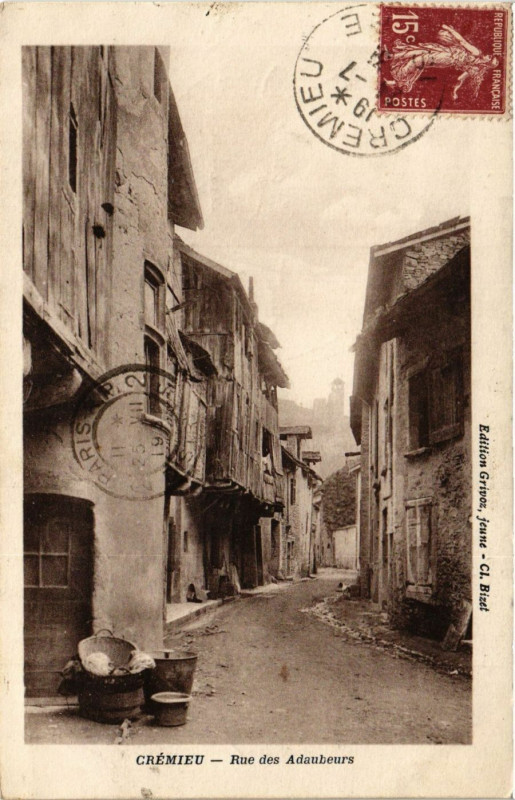 Carte postale ancienne Cremieu - Rue des Adaubeurs à Crémieu