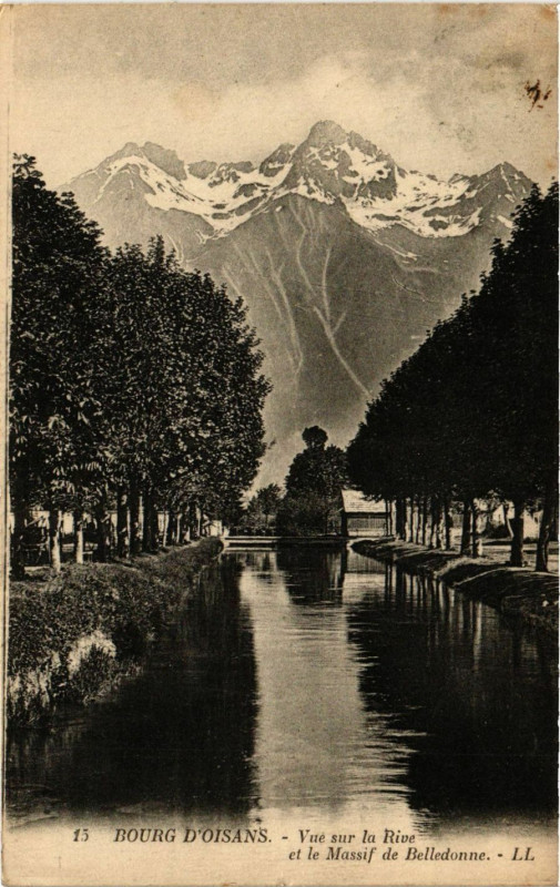 Carte postale ancienne Bourg d'Oisans - Vue sur la Rive