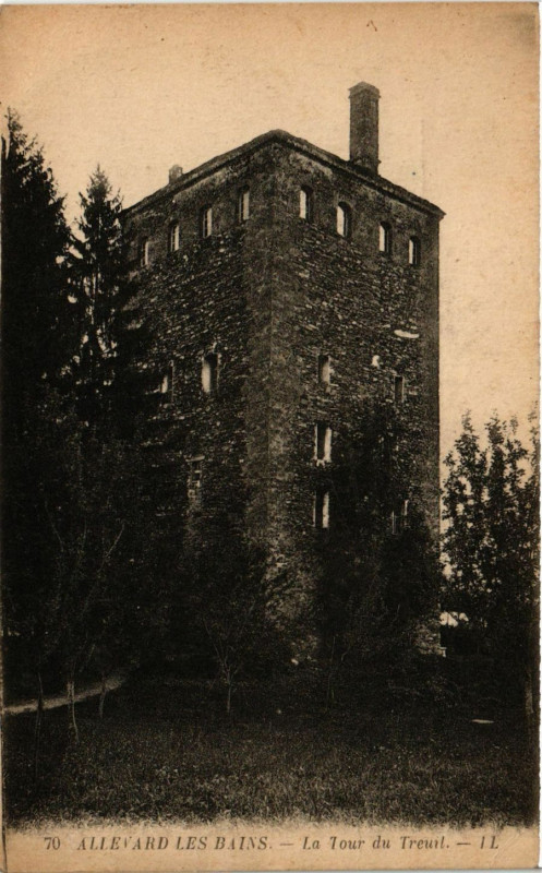 Carte postale ancienne Allevard-les-Bains - La Tour du Treuil à Allevard