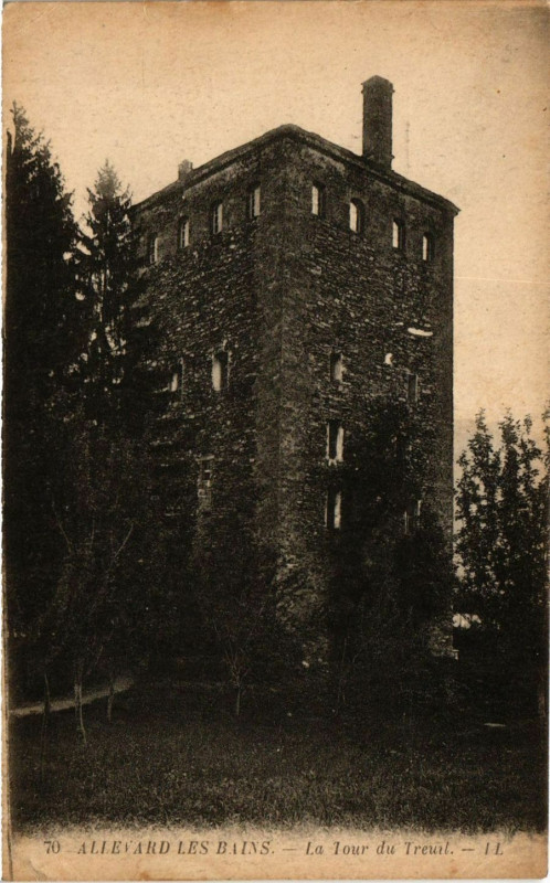 Carte postale ancienne Allevard-les-Bains - La Tour du Treuil à Allevard