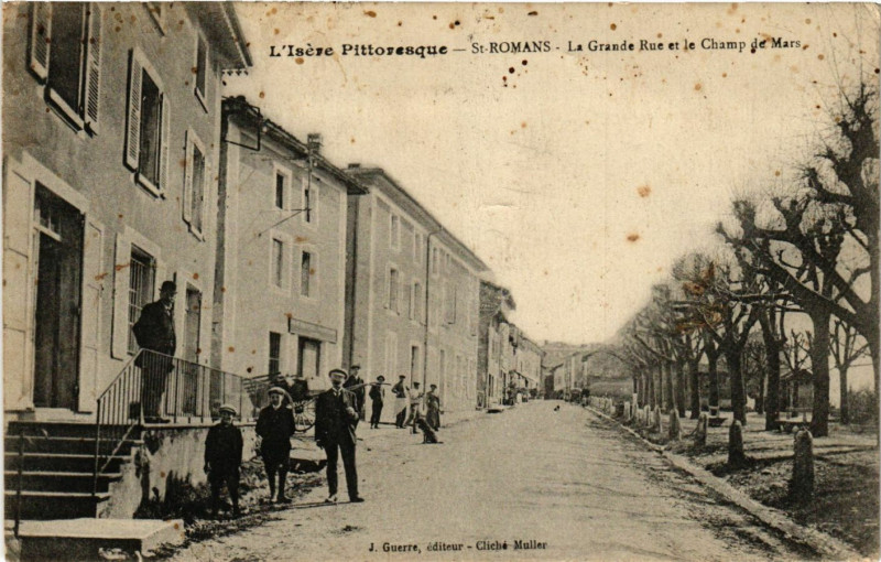 Carte postale ancienne Saint-Romand - La Grande Rue et le Champ
