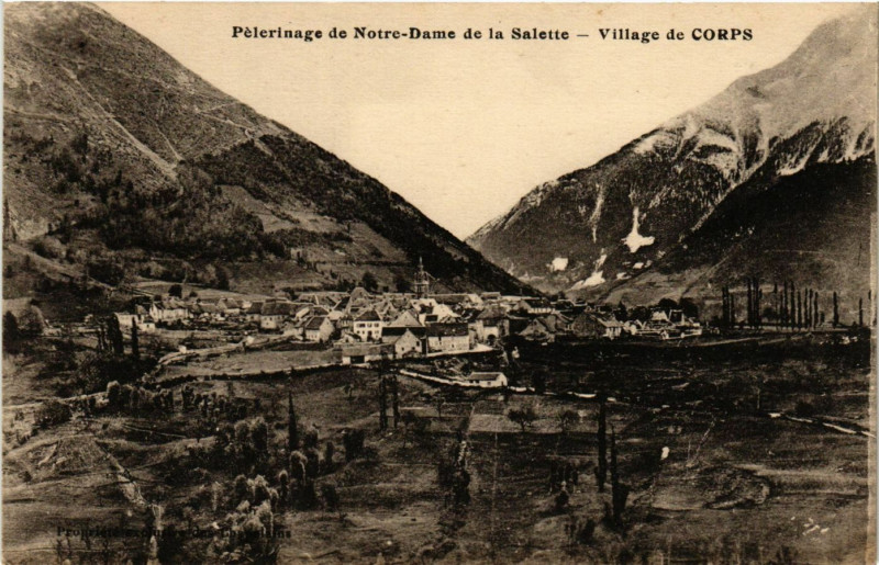 Carte postale ancienne Pélérinage de Notre-Dame de la Salette - Village de Corps à Corps