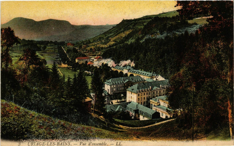 Carte postale ancienne Uriage-les-Bains - Vue d'Ensemble