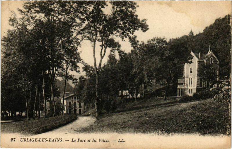 Carte postale ancienne Uriage-les-Bains - Le Parc et les Villas