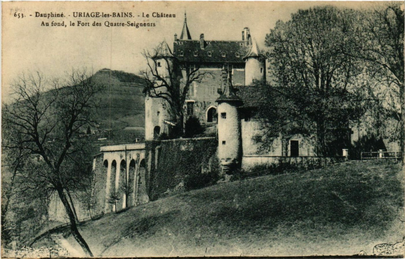 Carte postale ancienne Uriage-les-Bains - Le Chateau