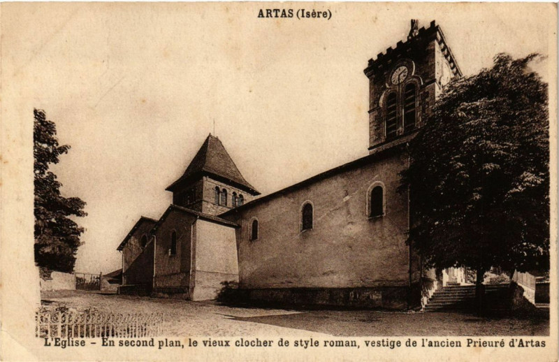 Carte postale ancienne Artas - L'Eglise - En second plan le vieux clocher de... à Artas