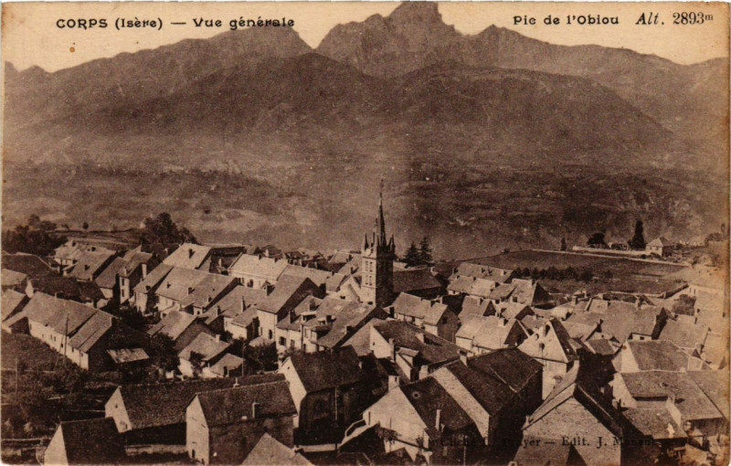 Carte postale ancienne Corps - Vue générale - Pie de l'Obiou Alt 2893 m à Corps