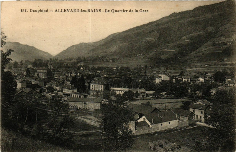 Carte postale ancienne Dauphiné - Allevard-les-Bains - Le Quartier de la Gare à Allevard
