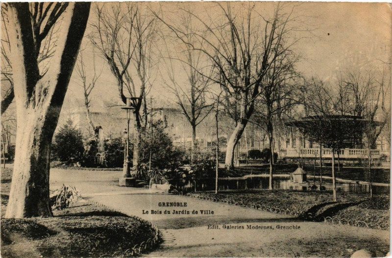 Carte postale ancienne Grenoble - Le Bois du Jardin de Ville à Grenoble