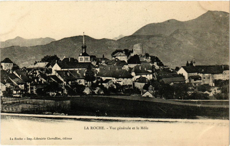 Carte postale ancienne La Roche - Vue générale et la Mole à Roche