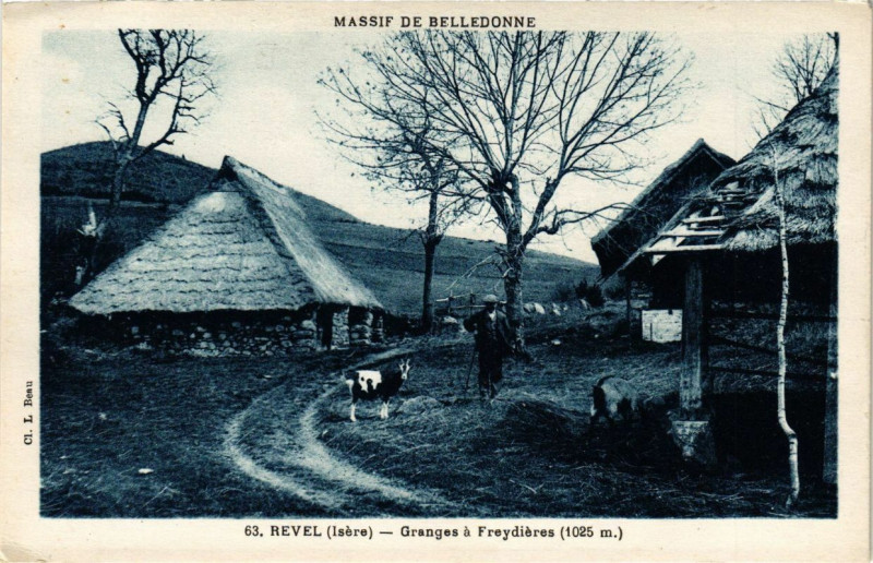 Carte postale ancienne Massif de Belledonne - Revel - Granges a Freydieres à Revel