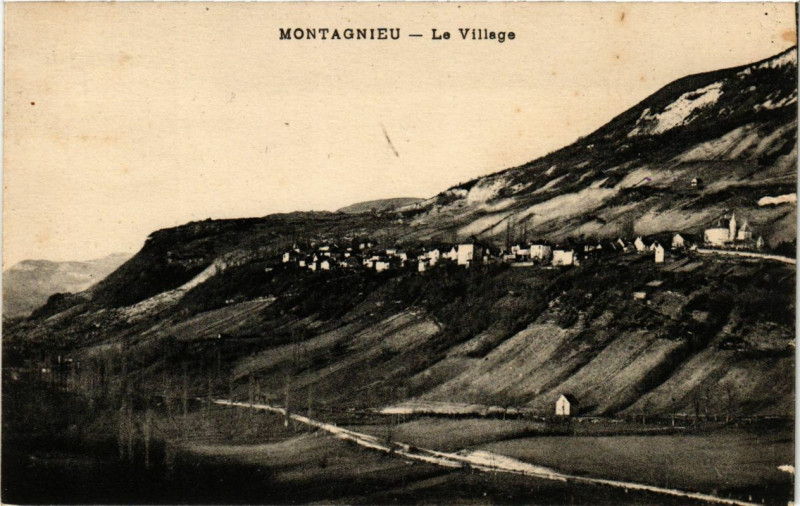 Carte postale ancienne Le Village à Montagnieu