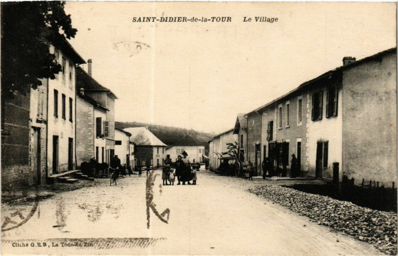 Carte postale ancienne Saint-Didier-de-la-Tour - Le Village à Saint-Didier-de-la-Tour