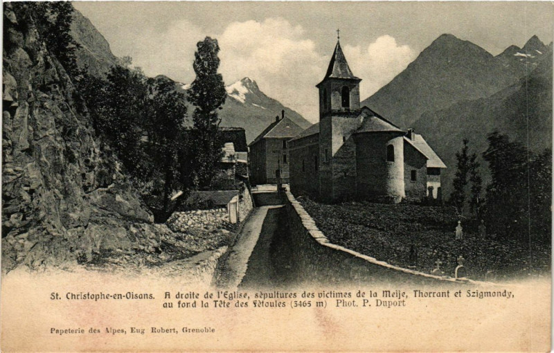 Carte postale ancienne Saint-Christophe-en-Oisans - A droite de l'Eglise sepuitures des à Saint-Christophe-en-Oisans