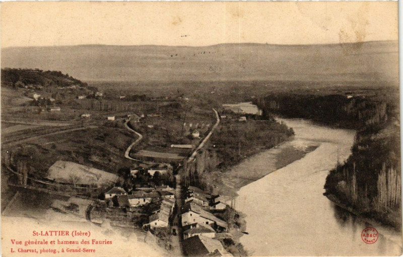 Carte postale ancienne Saint-Lattier - Vue générale et hameau des Fauries à Saint-Lattier