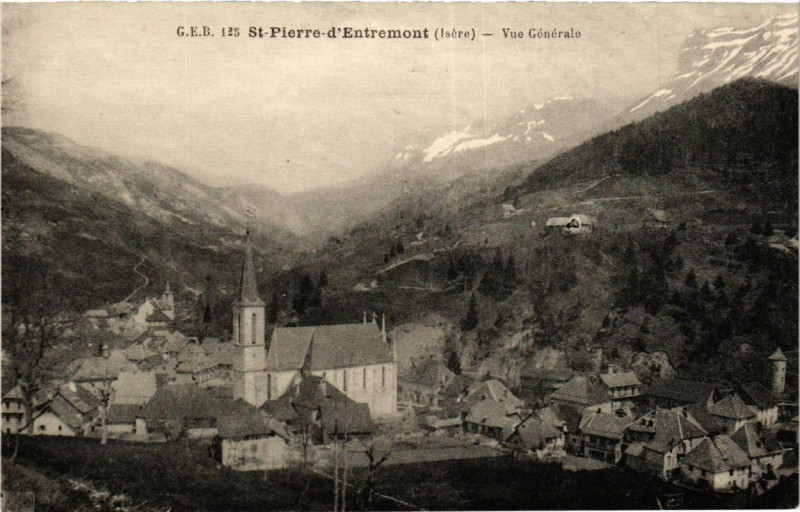 Carte postale ancienne Saint-Pierre-d'Entremont - Vue générale à Saint-Pierre-d'Entremont