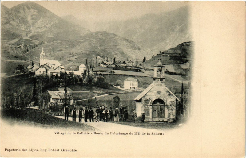 Carte postale ancienne Village de la Sallette Route du Pélérinage de N.D. de la Sallette