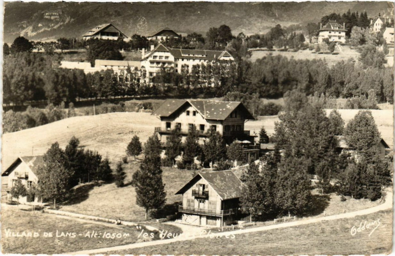 Carte postale ancienne Villard de Lans Alt 1050 m Les Heures Plains à Villard-de-Lans