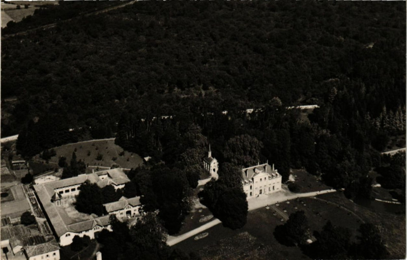 Carte postale ancienne Villard-de-Lans (Alt 1050 m) - Vue générale et le Cornaflon à Villard-de-Lans
