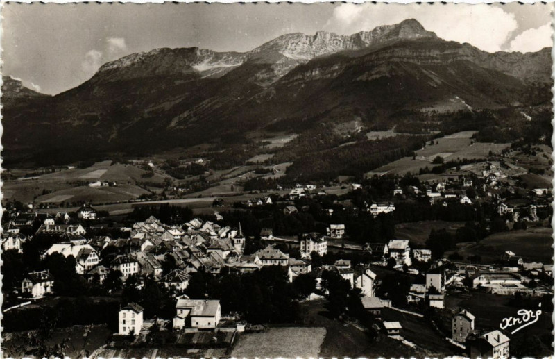 Carte postale ancienne Villard-de-Lans (Alt 1050 m) - Vue générale et le Cornaflon à Villard-de-Lans