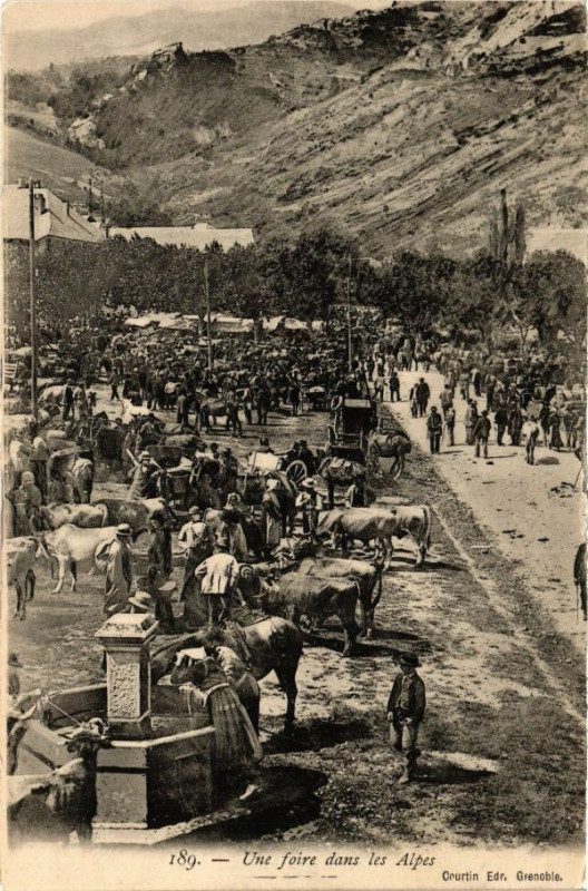 Carte postale ancienne Une foire dans les Alpes