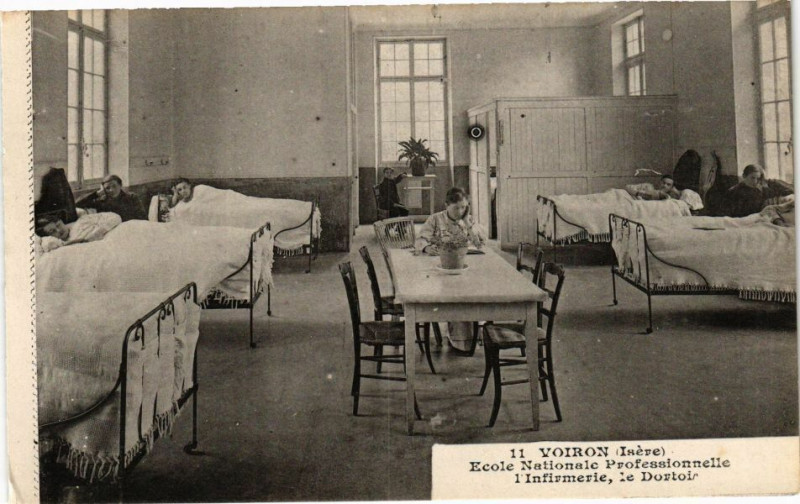 Carte postale ancienne Voiron - Ecole Nationale Professionelle à Voiron