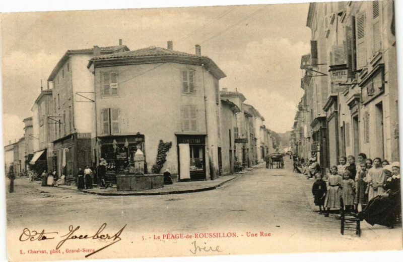 Carte postale ancienne Peage-de-Roussillon - Une Rue à Roussillon