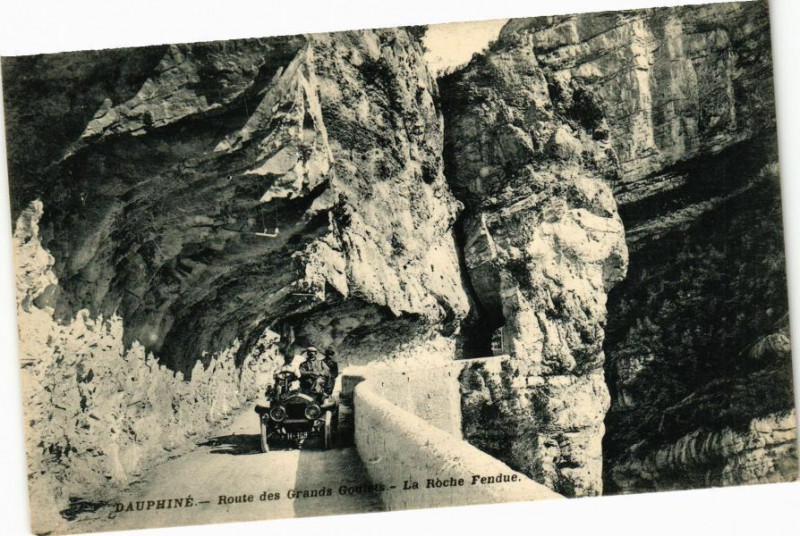 Carte postale ancienne Dauphiné - Route des Grandes Goulets - La Roche Fendue à Roche