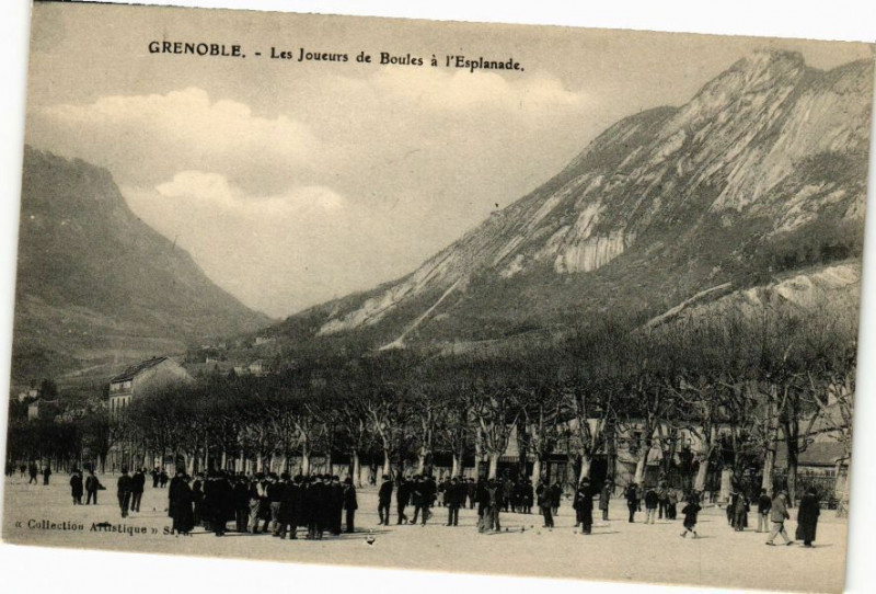 Carte postale ancienne Grenoble - Les Jouneurs de Boules a l'Esplanade à Grenoble