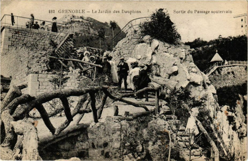 Carte postale ancienne Grenoble - Le Jardin de Dauphins à Grenoble