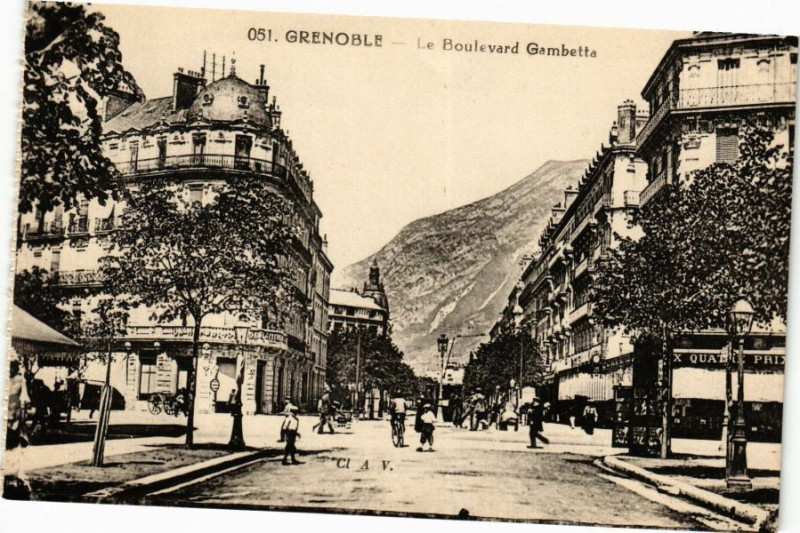 Carte postale ancienne Grenoble - Le Boulevard Gambetta à Grenoble