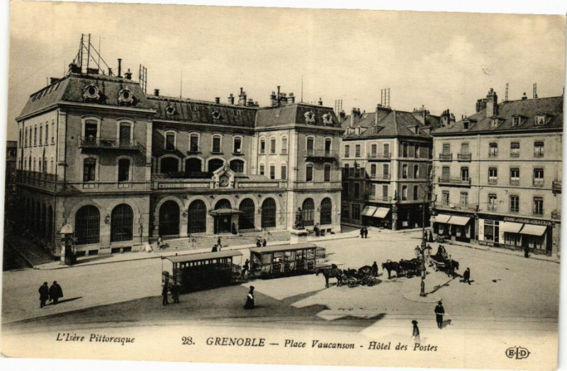 Carte postale ancienne Grenoble - Place Vaucanson - Hotel des Postes à Grenoble