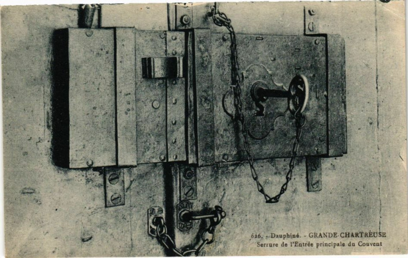 Carte postale ancienne Dauphiné - Grande-Chartreuse - Serrure de l'Entrée principale