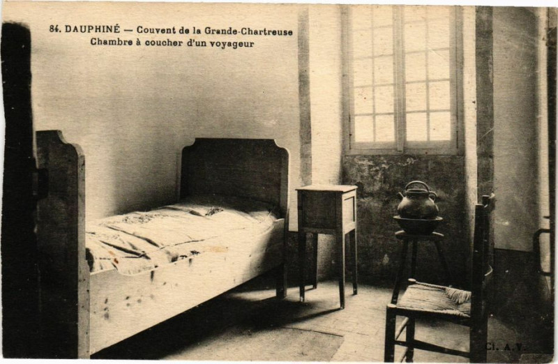 Carte postale ancienne Dauphiné - Couvent de la Grande-Chartreuse - Chambre a coucher
