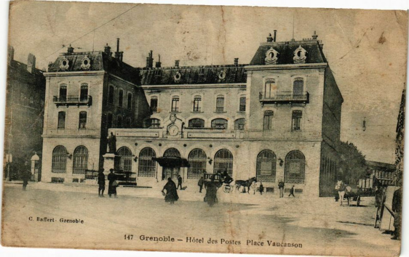 Carte postale ancienne Grenoble - Hotel des Postes - Place Vaucanson à Grenoble
