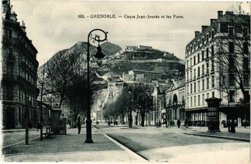 Carte postale ancienne Grenoble - Cours Jean-Jaures et les Forts à Grenoble