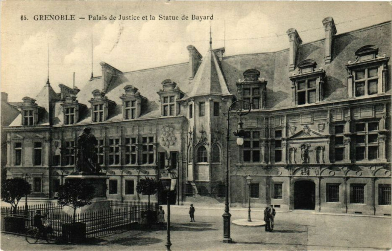 Carte postale ancienne Grenoble - Palais de Justice et la Statue de Bayard à Grenoble