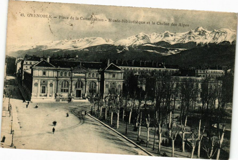 Carte postale ancienne Grenoble - Place de la Constitution - Musée-Bibliotheque et la à Grenoble
