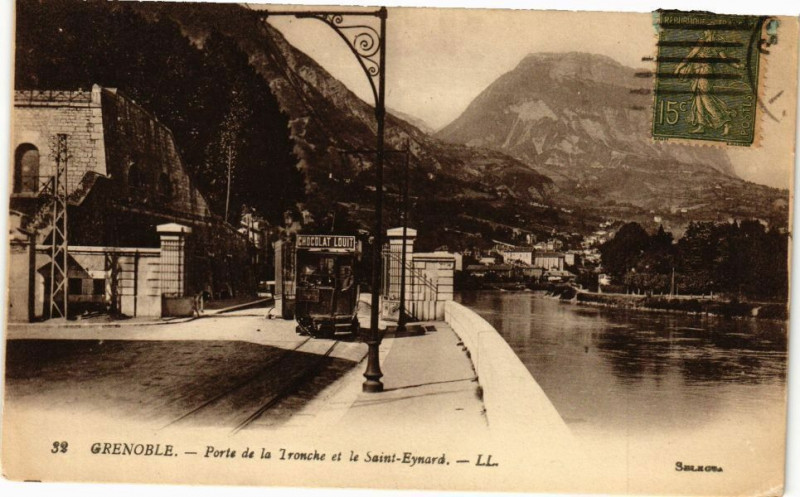 Carte postale ancienne Grenoble - Porte de la Tronche et le St-Eynard à Grenoble