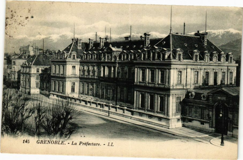 Carte postale ancienne Grenoble - La Prefecture à Grenoble