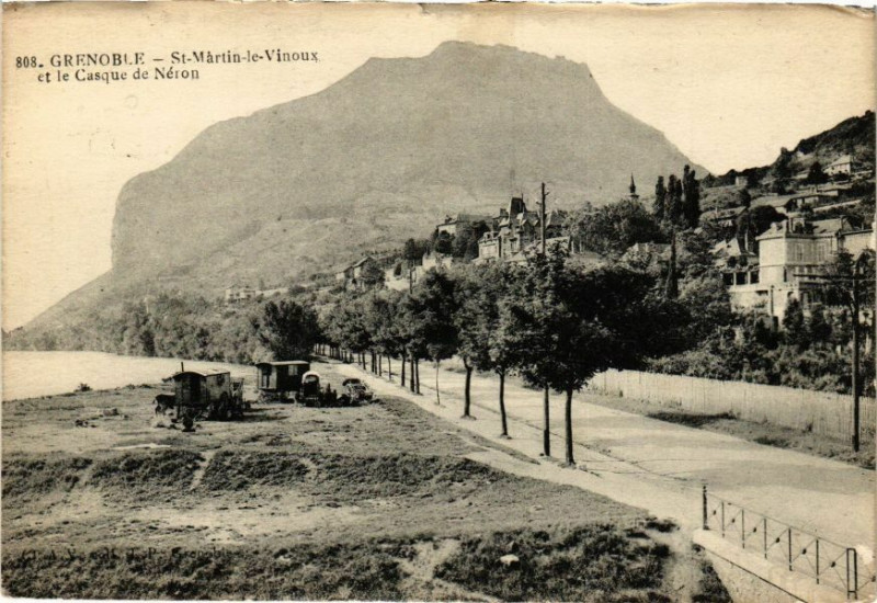 Carte postale ancienne Grenoble - St-Martin-le-Vinoux et le Casque de Neron à Grenoble