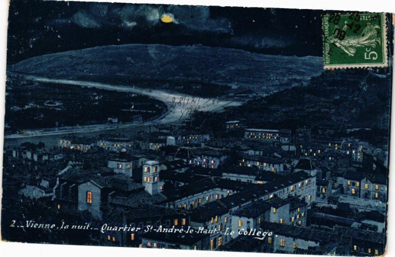 Carte postale ancienne Vienne la nuit - Quartier St-Andre-le-Haut Le College à Vienne