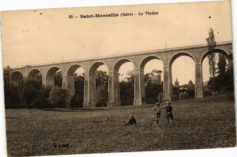 Carte postale ancienne Saint-Marcellin - Le Viaduc à Saint-Marcellin
