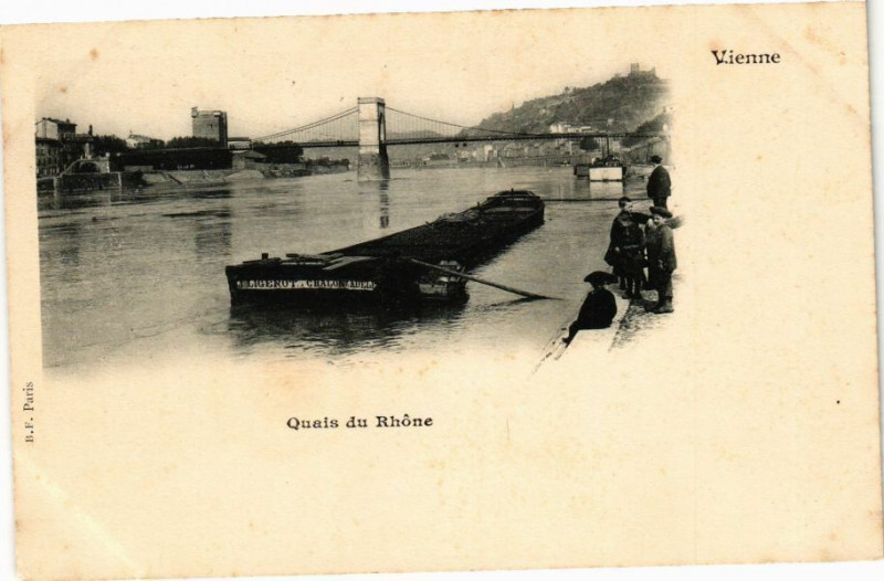 Carte postale ancienne Vienne - Quais du Rhone à Vienne