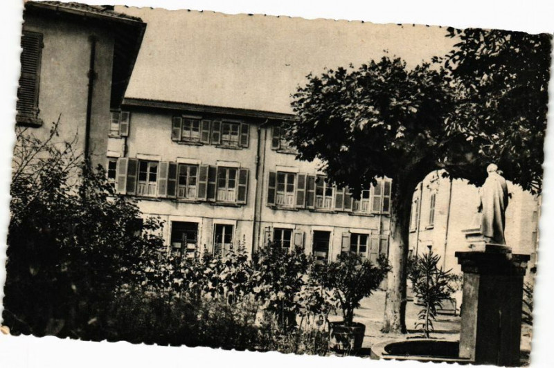 Carte postale ancienne Saint-Prim - Maison de repos et de convalescence à Saint-Prim