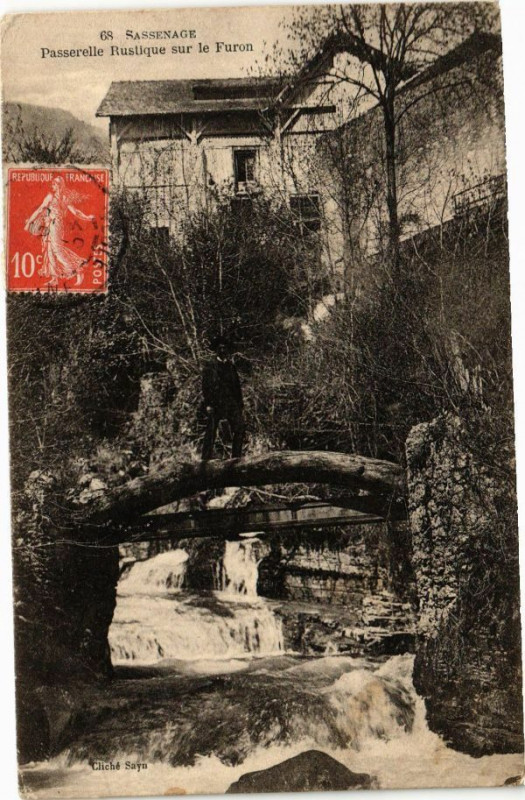 Carte postale ancienne Sassenage - Passerelle Rustique sur le Furon à Sassenage