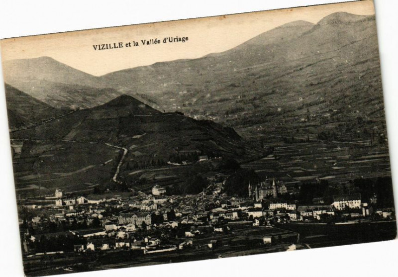 Carte postale ancienne Vizille et la Vallée d'Uriage à Vizille
